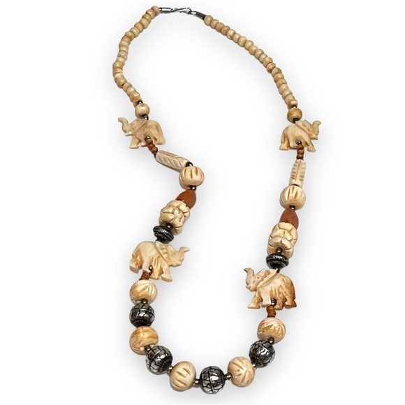 Hand Crafted authentic carved bone beads necklace with agathe & elephant - Picture 3 of 13